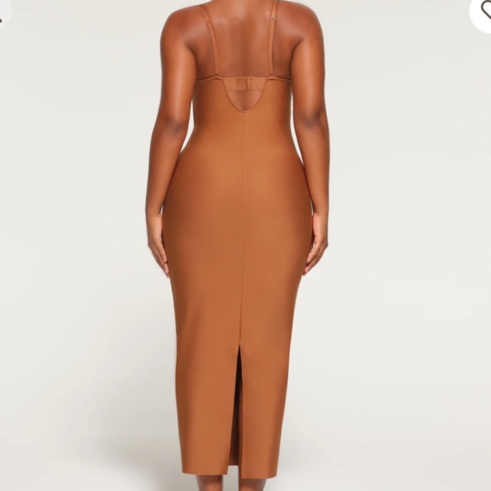 Skims Body Dress - Picture 2 of 3